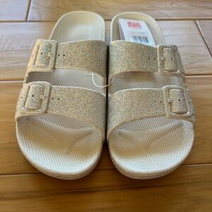 NWT FREEDOM MOSES Waterproof Slides in Moon - size 8-9
